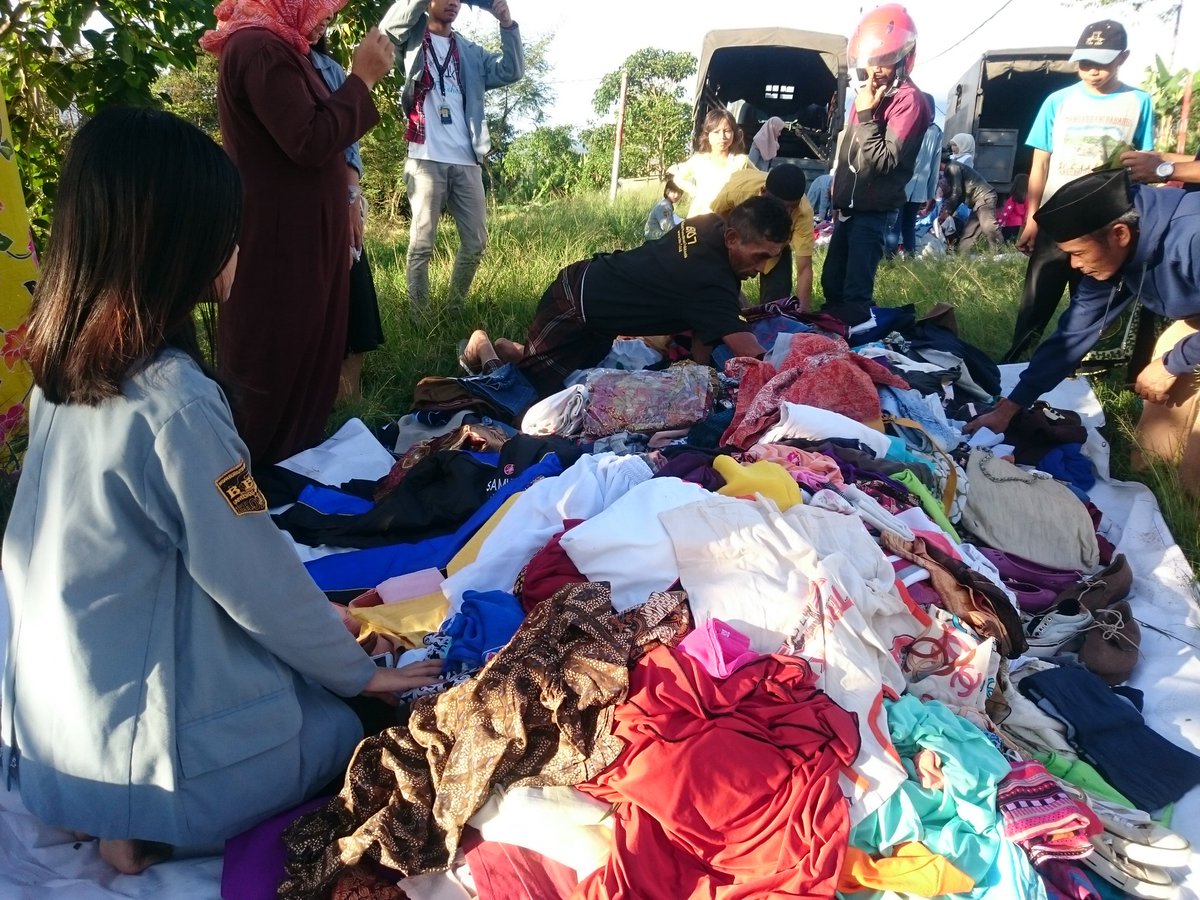 Selamat pagi, sekarang sedang berlangsung Bazar Pakaian dan Mainan