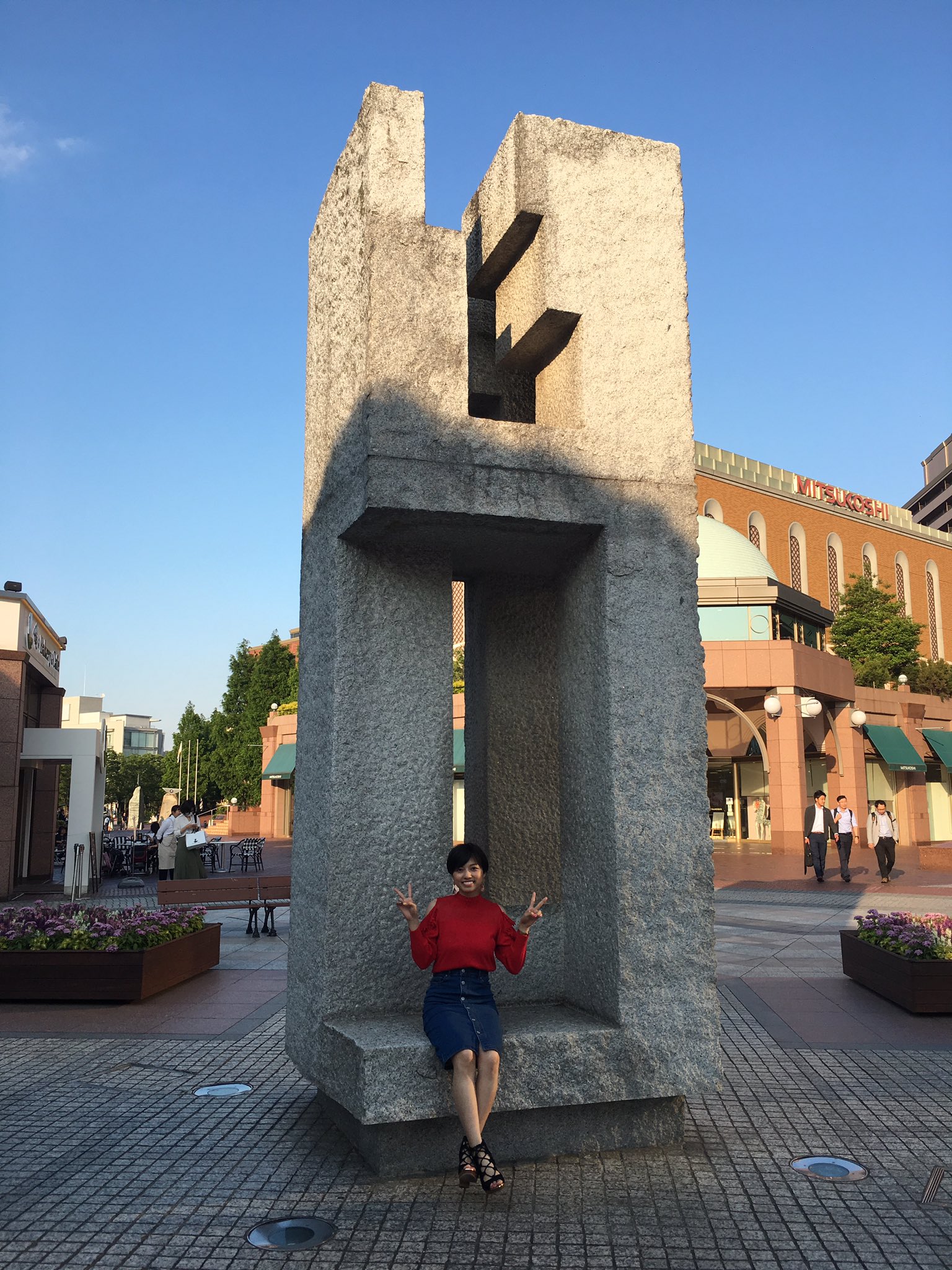 ギャザー ハブ 折り目 恵比寿 ガーデンプレイス 時計 広場 起点 冷える 言い聞かせる