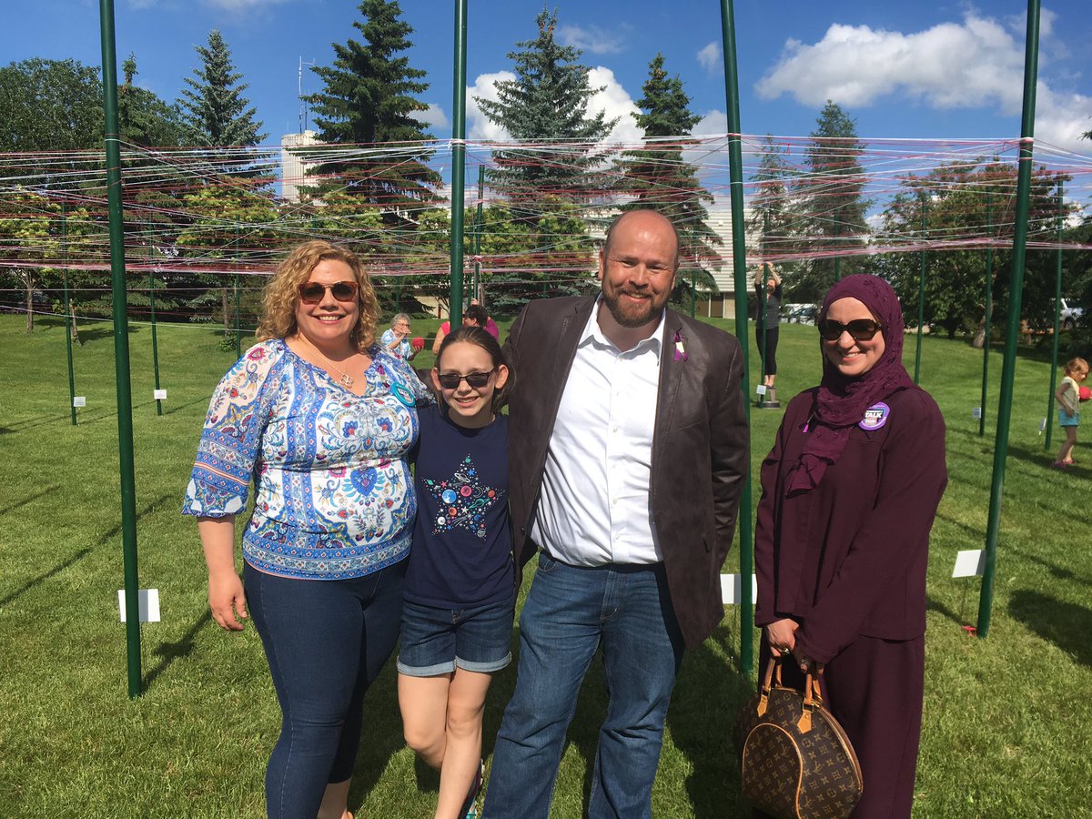 dave4shwdpark's tweet image. So great to see active citizens linking together to make our community amazing! @MasjidinthePark @LisaSlywkaUA #Fillthefence #shpk #strathco