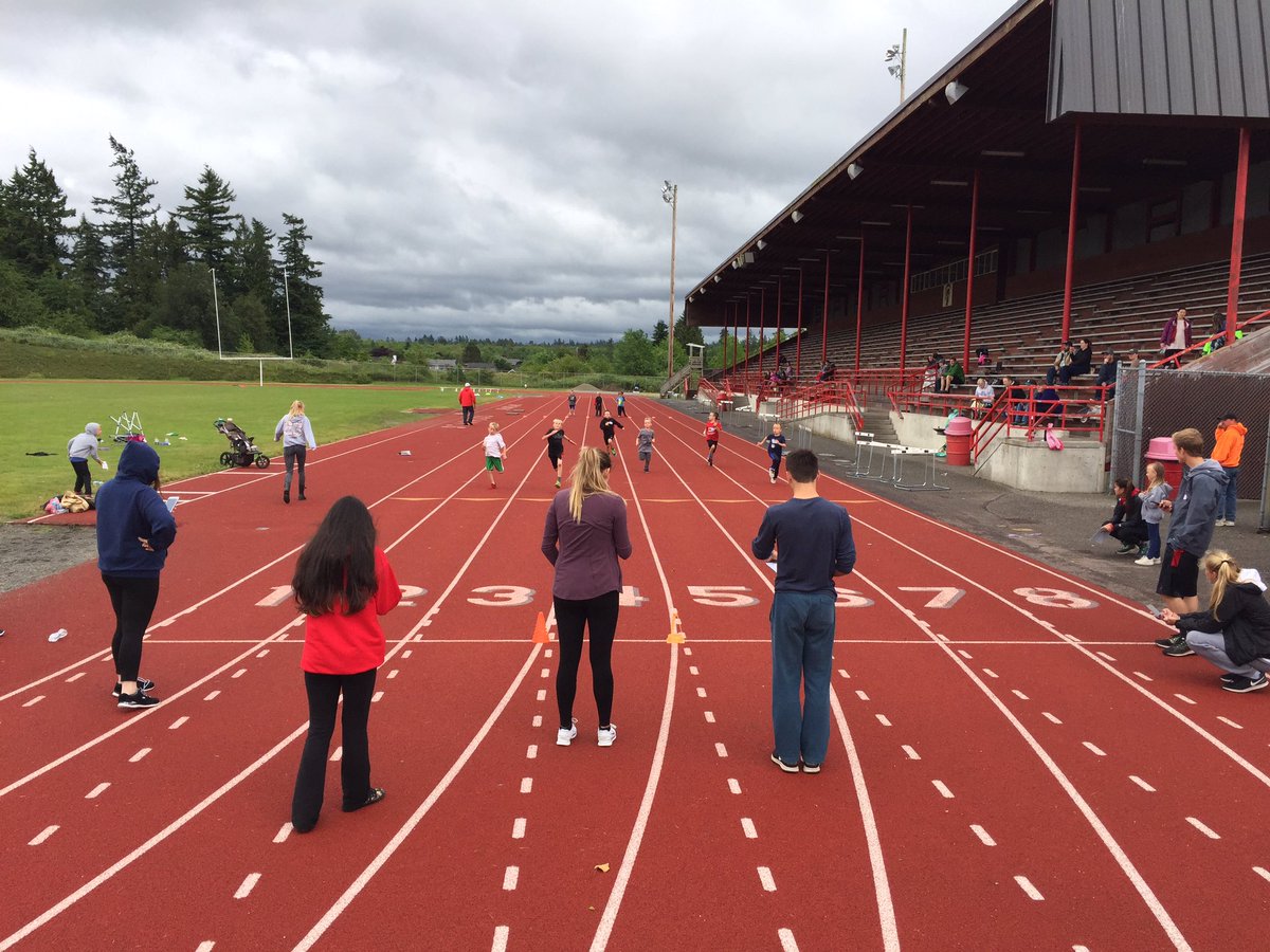 Evan_SCSD's tweet photo. Thanks to all the Spartans for helping run this fun track camp for the youngsters. https://t.co/Zgbip4lMju
