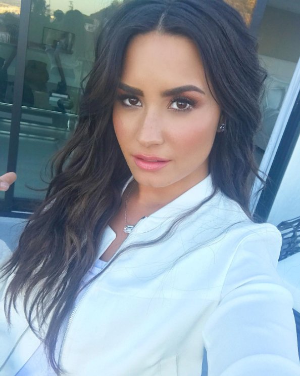 Nova música de Demi tem ritmo de samba; ouça