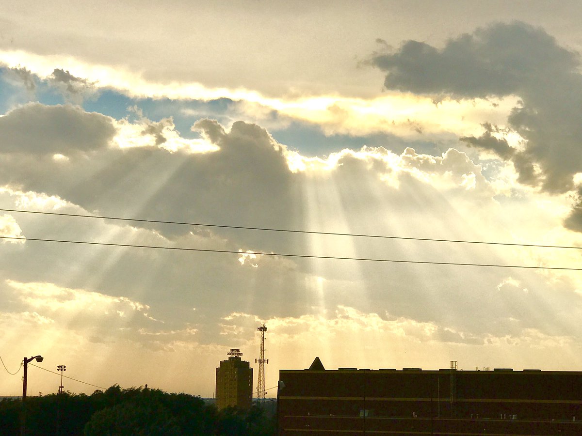 DalDubya's tweet photo. #RainDelay #UmpProblems #WestTexasSkies #SummerNights https://t.co/UUHB7iyw31