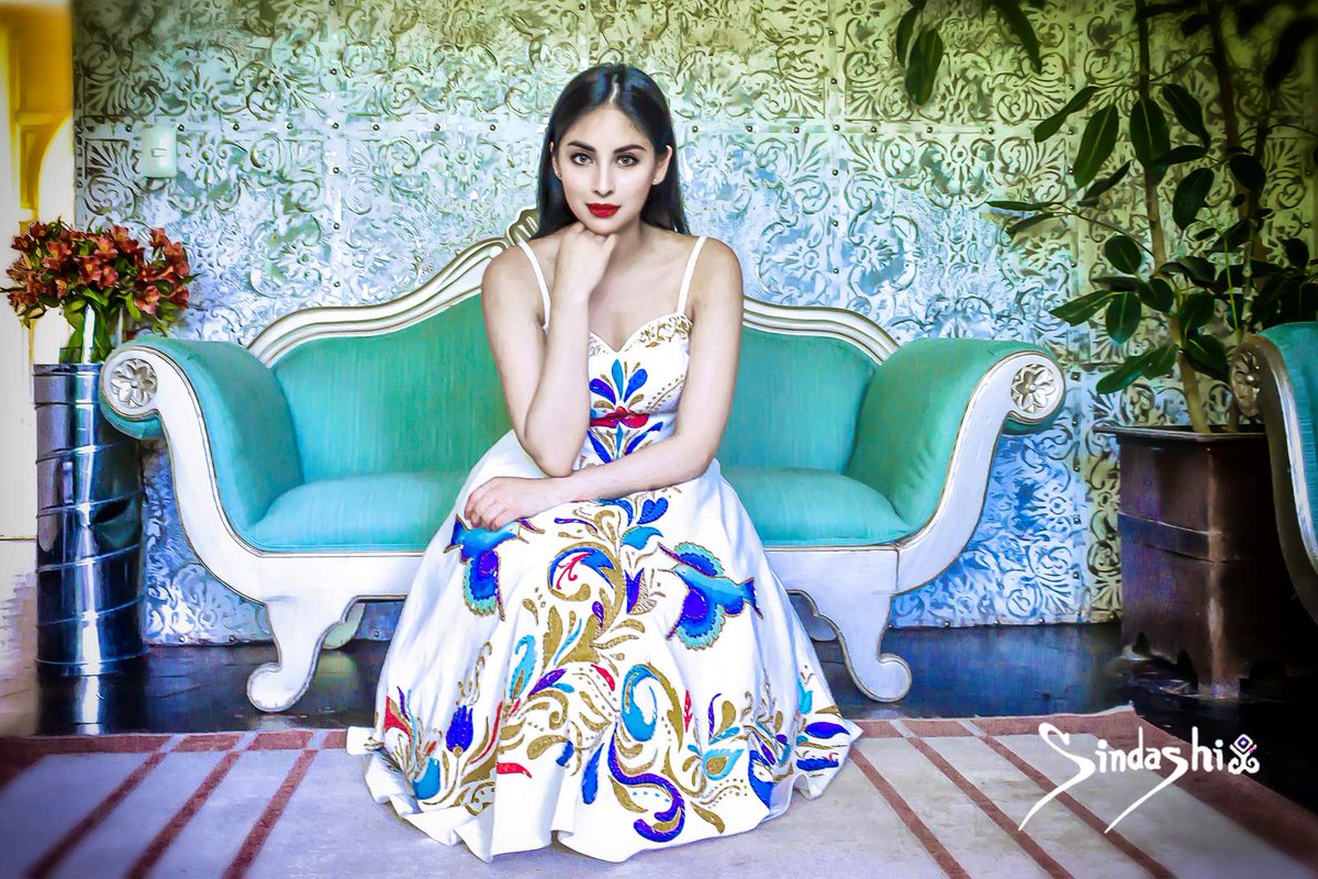 sindashi's tweet photo. Piezas únicas pintadas y bordadas a mano. #ArteQueHacemosModa #WearabeArt #FashionArtist #SanMiguelDeAllende #fashion https://t.co/9NGo25zI7g