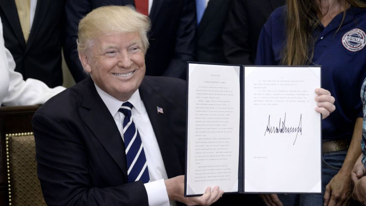 Donald Trump is the presidential equivalent of a fail video compilation trib.al/0YTCecs