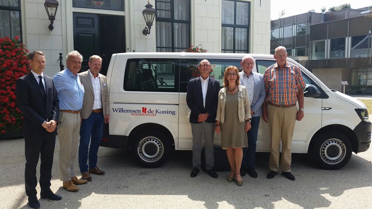weth_BertGotink's tweet photo. Gister contract leerlingenvervoer ondertekend. Kwaliteit boven prijs! #leerlingenvervoer #noordwijkerhout #samendoen https://t.co/SewscHNBPE https://t.co/5JdmUaywAh