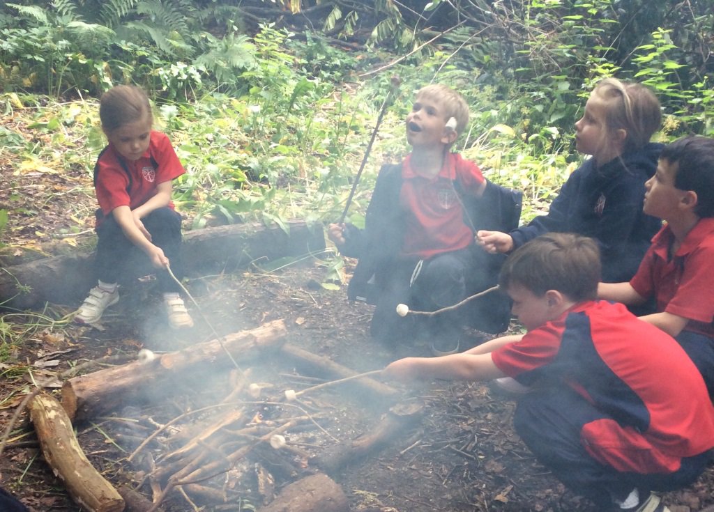 ParagonBath's tweet photo. Y2 have been in the woods with Mr Isherwood learning about fire safety & got to toast marshmallows on the campfire! #TPoutdoorlearning https://t.co/ofB58x7NeS