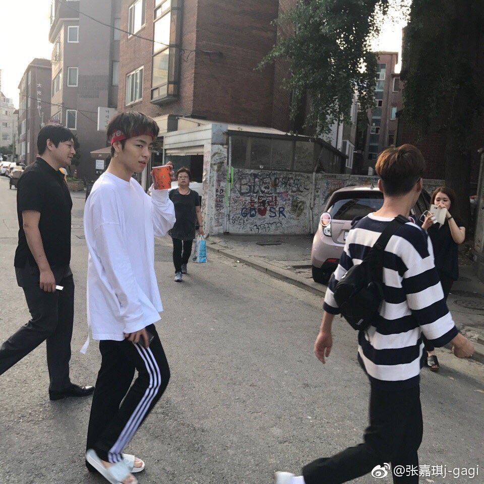 JUNEKOO97's tweet photo. จุนฮเวน่ารักมากกกแต่งตัวงี้ https://t.co/YCuunzzdrE