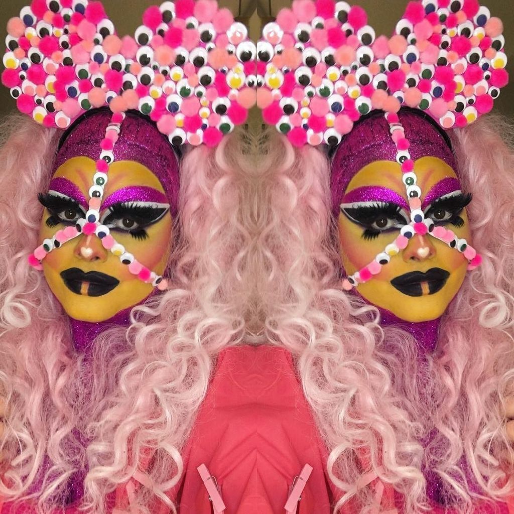 ihateprozac's tweet photo. I'm wearing a raincoat to #dragfest2017 and nobody's gonna stop me living my Patrick Bateman fantasy 👏🏻💖 #susussud… https://t.co/nE9knAN7f2 https://t.co/tFt1xeZOGo