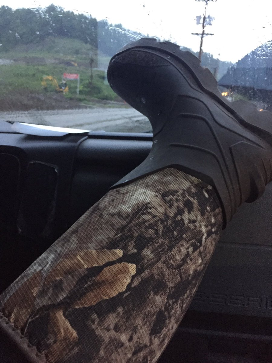 KatelynWPXI's tweet photo. Hey @dvcpro1964 my #wvwildlife boots are still handy up here in the burgh!! #puddlestomping https://t.co/rvbaEBeXz3