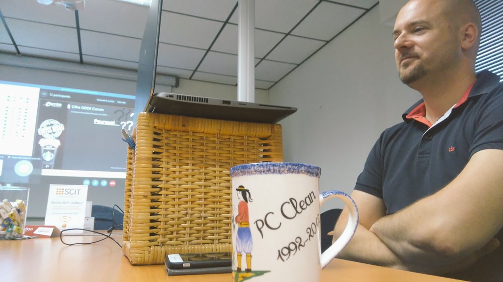 Escrim_'s tweet image. #LastOneBeforeSummer☀ &amp;gt; les coulisses de la #PauseCafé Escrim ☕#ChezNousCaVa #Bonus #PCClean #BreizhPower🌊