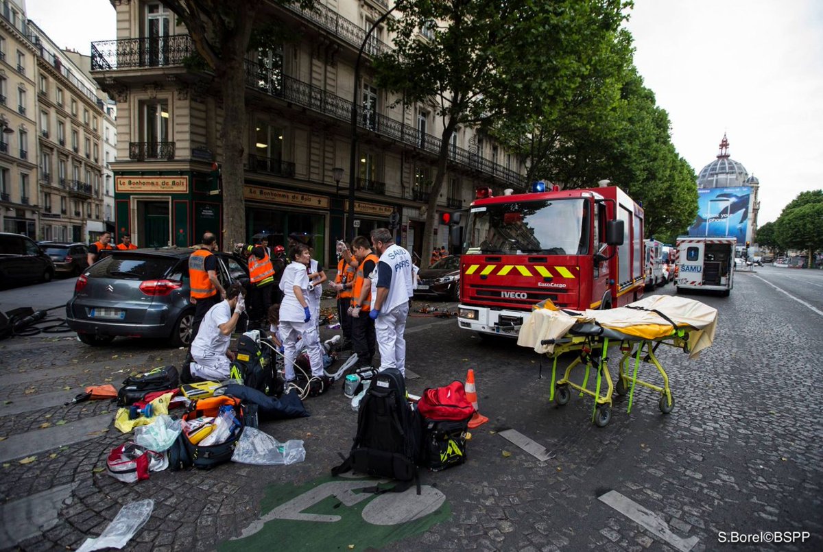 🇫🇷 paris accident 43 bd malesherbes véhicule encastré dans un arbre 4