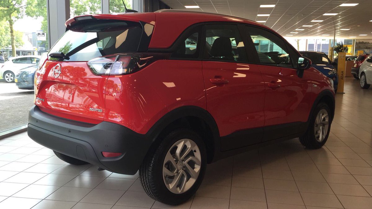 MuldersAutobedr's tweet photo. Na lang wachten staat hij eindelijk in de showroom: Dé nieuwe Opel Crossland X! Kom hem bewonderen in #Tiel. https://t.co/LevVwtWf6b