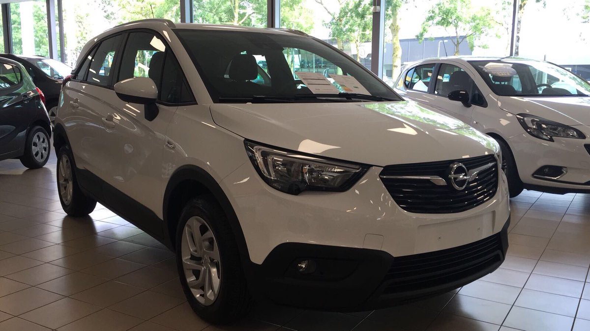 MuldersAutobedr's tweet photo. Na lang wachten staat hij eindelijk in de showroom: Dé nieuwe Opel Crossland X! Kom hem bewonderen in #Tiel. https://t.co/LevVwtWf6b