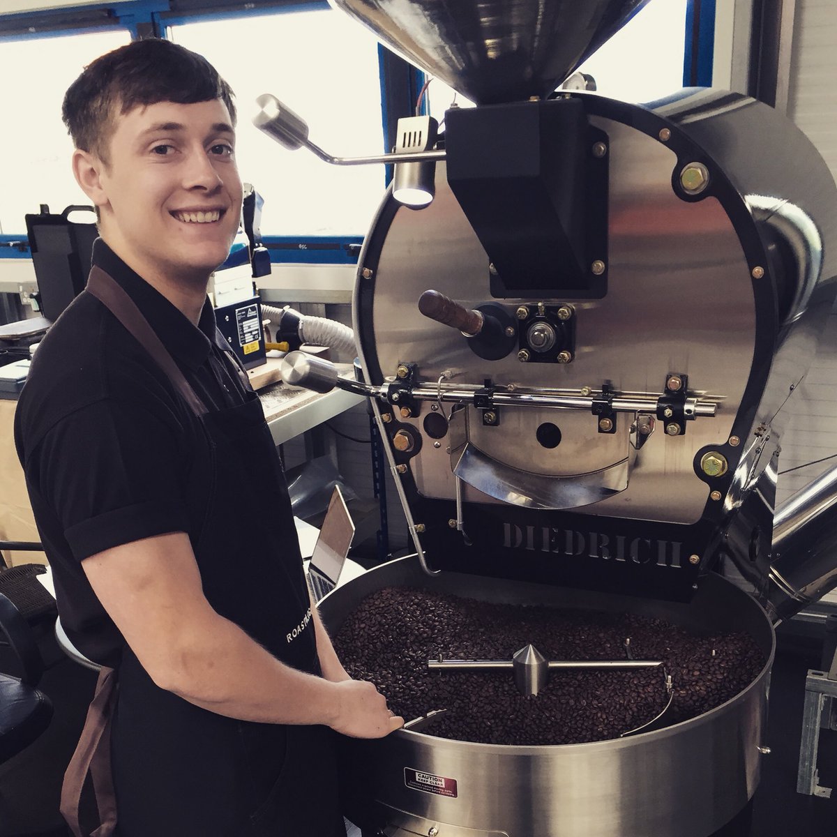 RoastologyUK's tweet photo. Chay doing some visual checks on one of today's roasts #coffeeroaster #qualitycounts #QCchecks #coffee #local #sheffield #coffeeisking https://t.co/2HXbGxoMeE