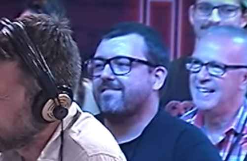 reynapeich's tweet photo. Nick Frost se infiltra en @VidaModernaOML . Molt fort. @_Queque_  @IgnatiusFarray1  @davidbroncano https://t.co/VaeqD963Wv