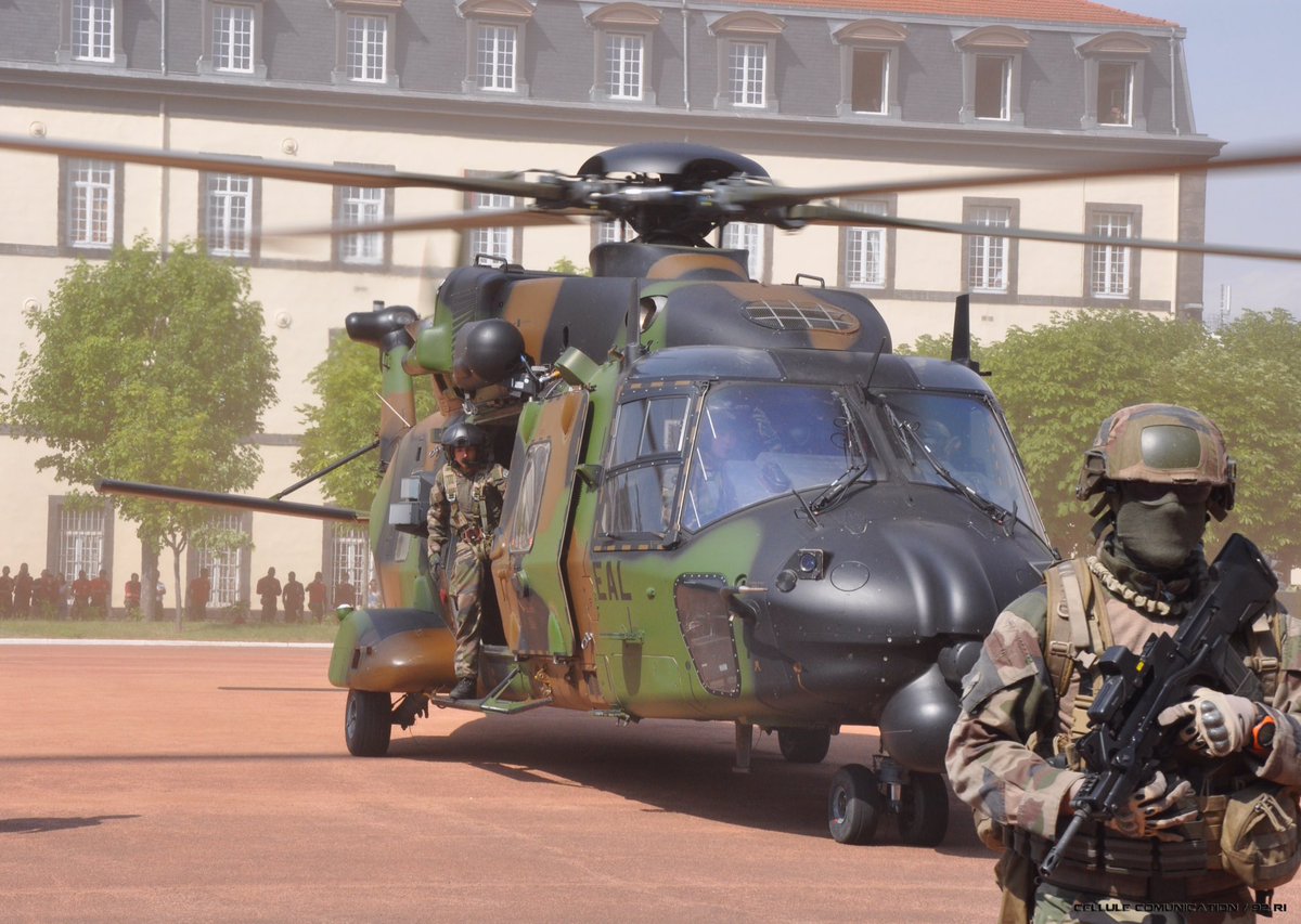 Gouv_mili_Lyon's tweet photo. #BLSDay Hélicoptère caïman de la #4BAC au cœur du #92RI, pour transporter les blessés du #CSINI sur leur départ de raid. #AvecNosBlesses https://t.co/v6cZwP5fBY