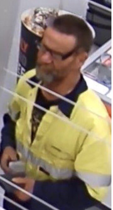 BallajuraPol's tweet photo. LPT2 needs your help to identify this man and vehicle. If you can help please call Ballajura police on 92419777 ref: 020517121887437 #fb https://t.co/bCIcpqwnMU