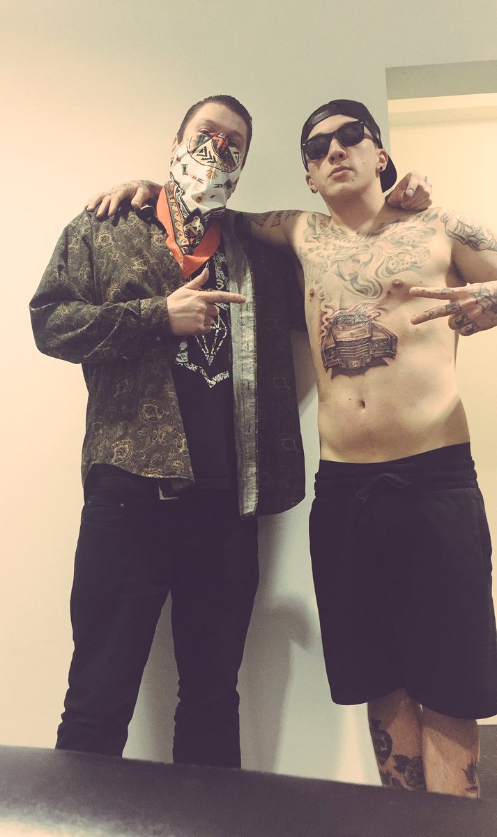 KieranxLeigh's tweet photo. Happy Birthday to my big brother. One of the best to tattoo me and the most realist/humble dude. Have a blessed day @Sirenink 🙏🏽🎉 https://t.co/ttYIXOL3XY