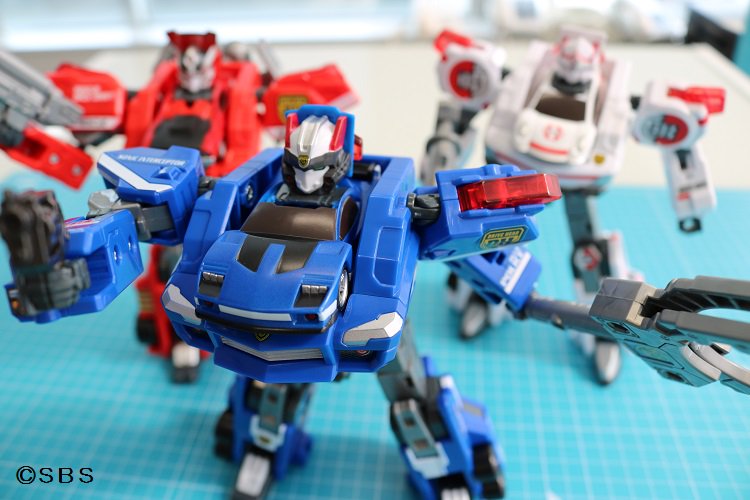 Sbsテレビ 公式 あす朝７ ００は トミカハイパーレスキュー ドライブヘッド 機動救急警察 第１１話 囚人２名が脱走する事件が発生 その囚人とはかつてゴウが捕えた銀行強盗達だった アカシックタワーに爆弾を仕掛けたという科学者 刈狩は