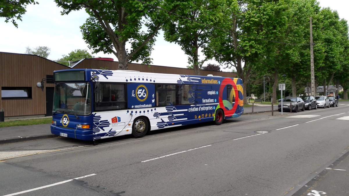 Le56Businfo's tweet photo. Le56#voustendlamain devant la #creche Madiba  à #Netreville #evreux. https://t.co/dEvoI7RrX9
