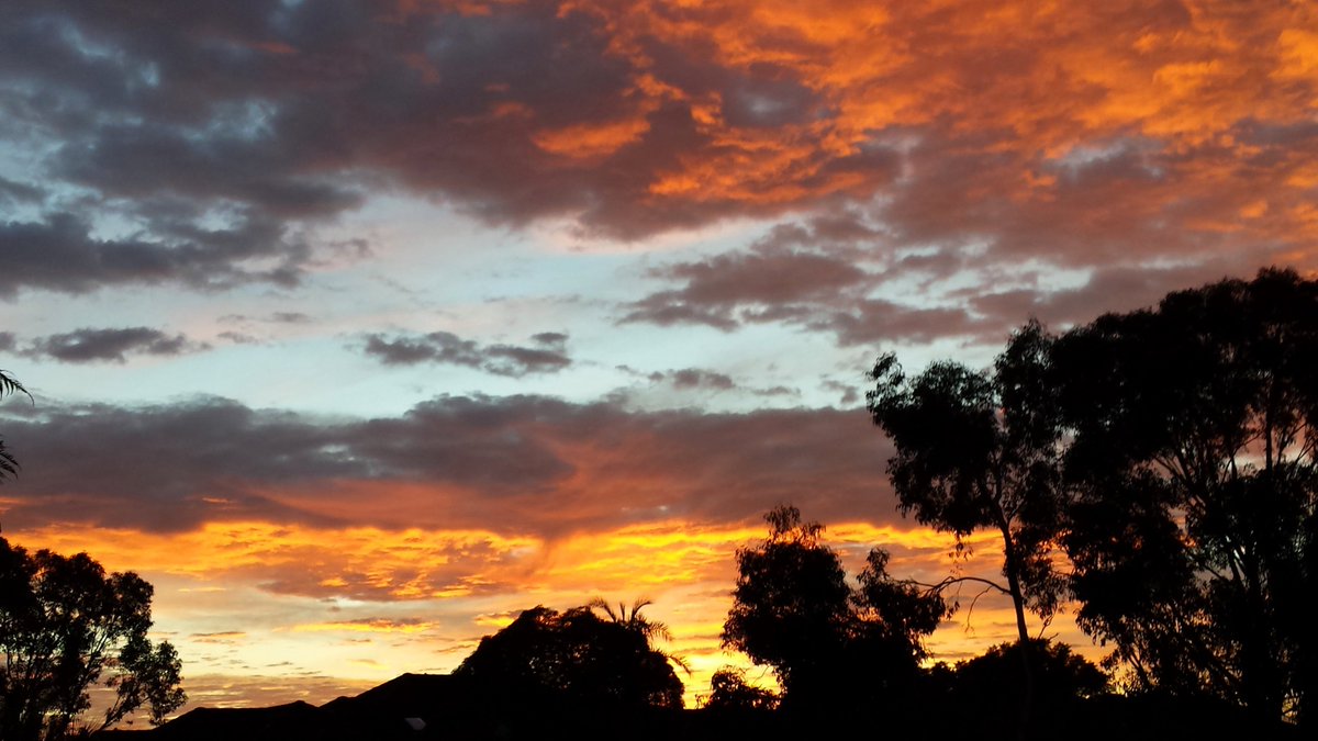 CherScheff's tweet photo. Friday early morning skies #Wintersday #Sydney #Fieryclouds #StormHour https://t.co/w73kSAu5Da