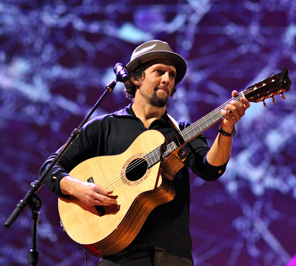 Happy Birthday to Jason Mraz who turns 40 today! 