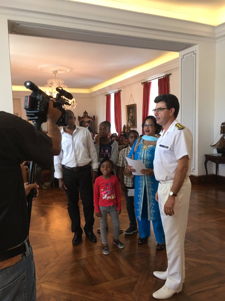 ADAMA974's tweet photo. Cérémonie de naturalisation. 60 personnes.16 nationalités. À voir et entendre sur @Reunion1ere https://t.co/dCvuqwBV9b
