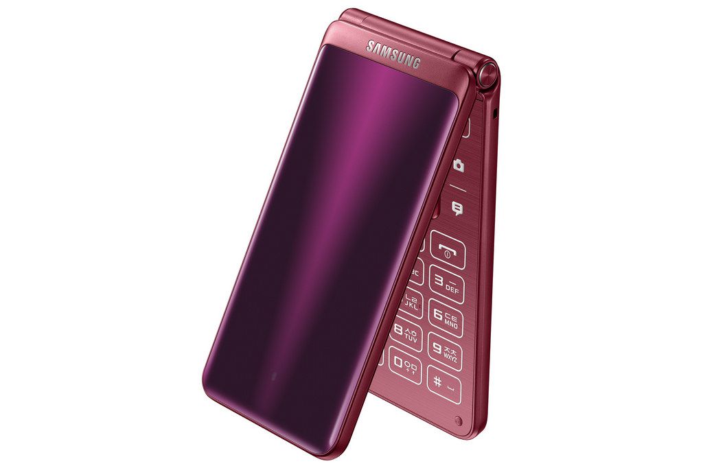 verge's tweet photo. Samsung released another new smart flip phone in Korea, leaving me to cry https://t.co/faOzwXo9Jj https://t.co/xMN7iTkLne