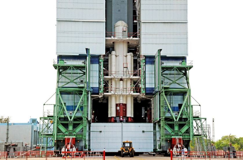 CodeplayLabs's tweet image. #ThisIsYourTime @isro launching PSLV-C38 rocket on a mission to put 31 satellites into orbit from  𝐒𝐫𝐢𝐡𝐚𝐫𝐢𝐤𝐨𝐭𝐚 𝐢𝐧 𝐀𝐧𝐝𝐡𝐫𝐚 𝐏𝐫𝐚𝐝𝐞𝐬𝐡