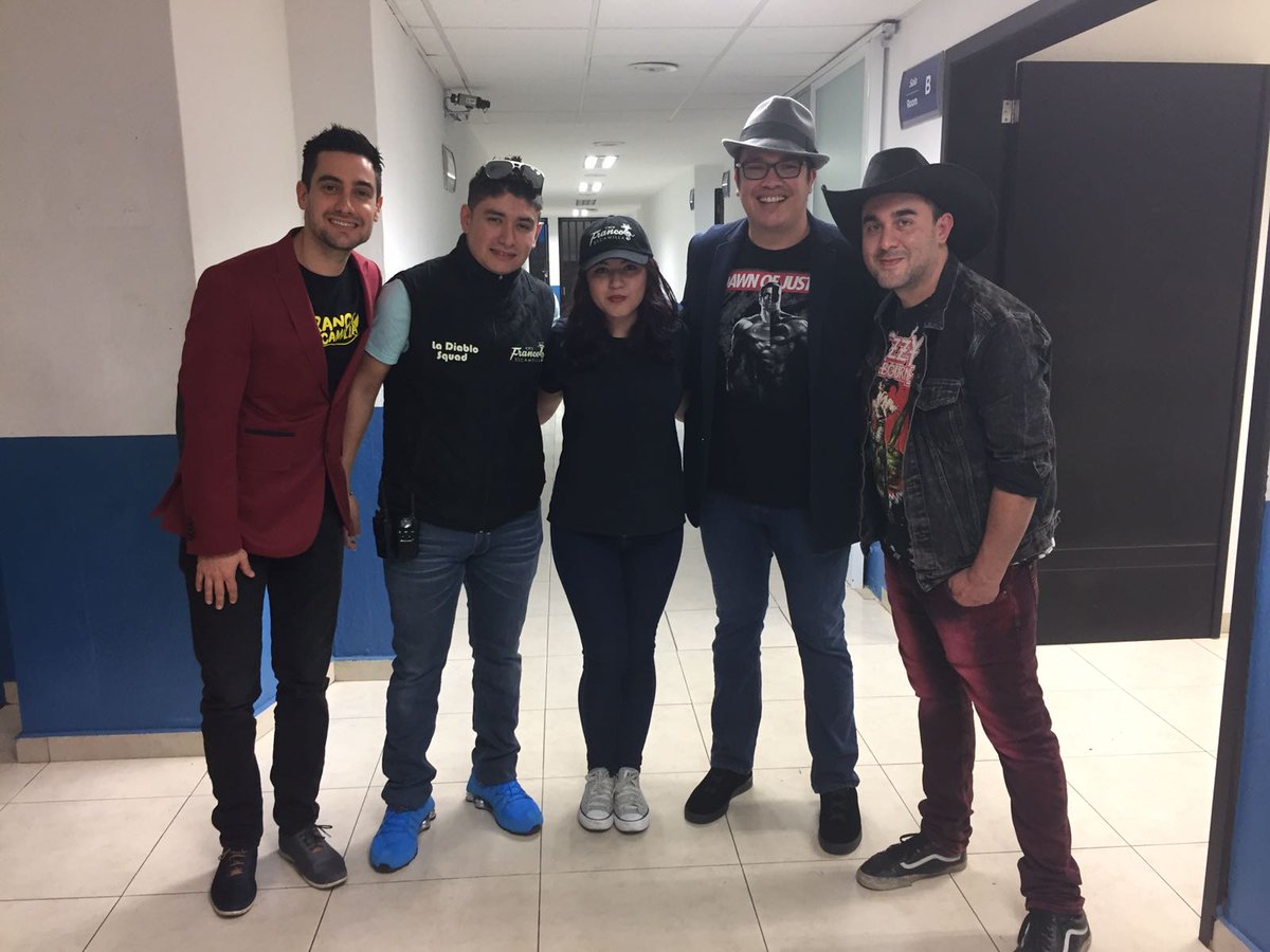 JCitlalivera's tweet photo. Feliz por conocer a @putocanadiense !
Ansiosa por verte en León @franco_esca !!!😘😘😘
Y gustazo volver a ver a @macariobrujo y a @sergio_mezza https://t.co/gksgmhX8i7