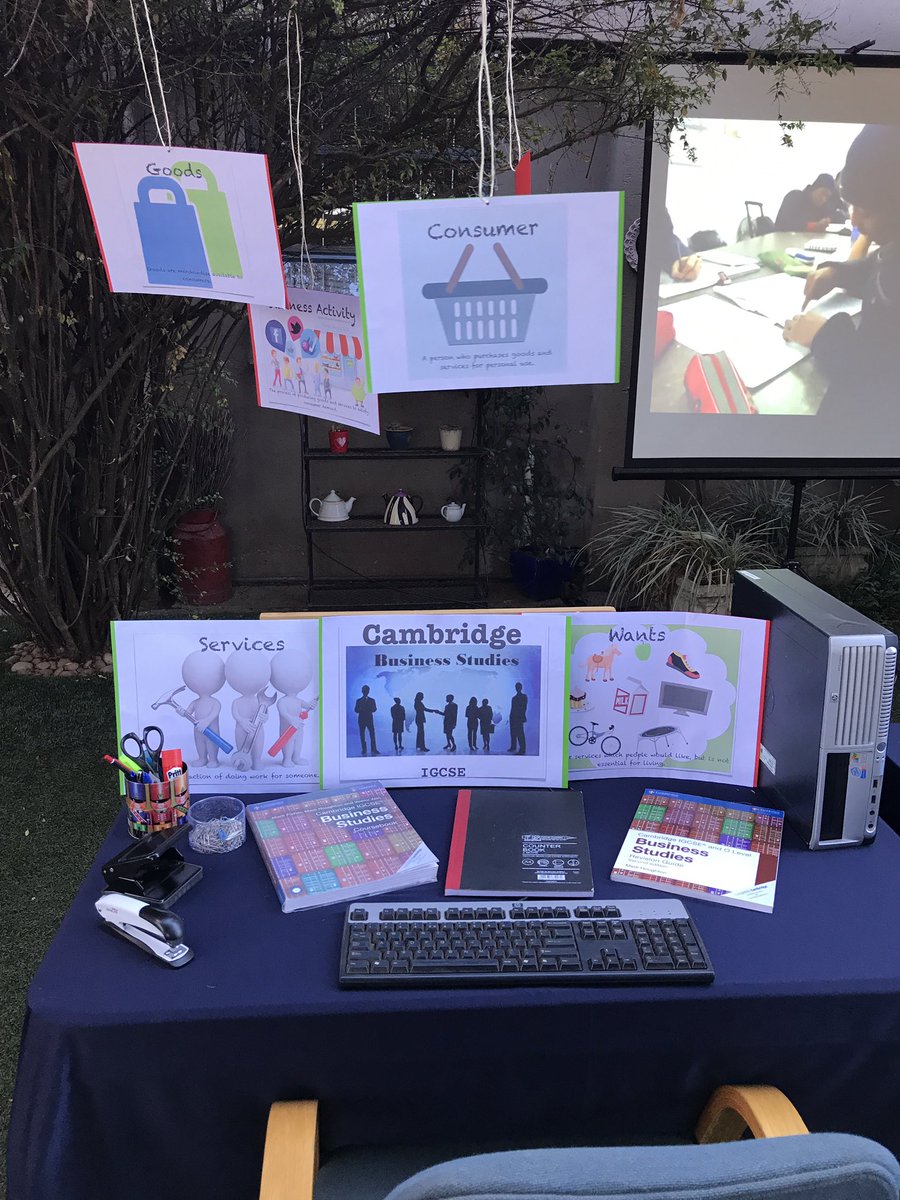 johnellVV's tweet photo. My uitstalling ... #BusinessStudies #openday #skoolskool https://t.co/zofzlxXZe3