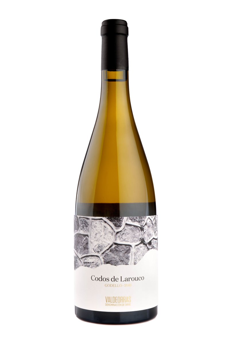Seleccionando racimo a racimo, las mejores uvas #Godello. Codos de Larouco: un homenaje a la tradición vinícola más antigua de #Valdeorras.
