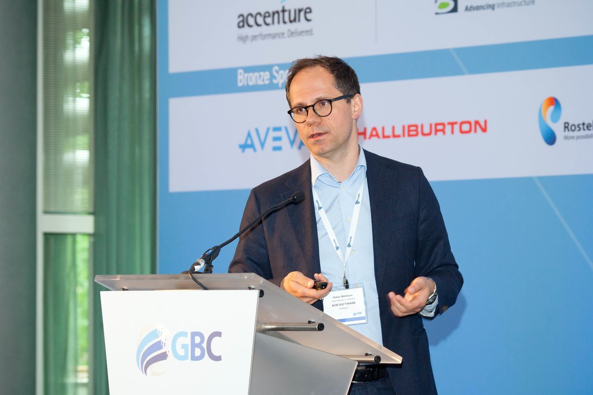 AGR_Software's tweet photo. Our VP delivering presentation on how #AGRSoftware are contributing to #digitalisation of #oilandgas @GBC_Events  #IIoTOilGas https://t.co/qmzkH7QL15