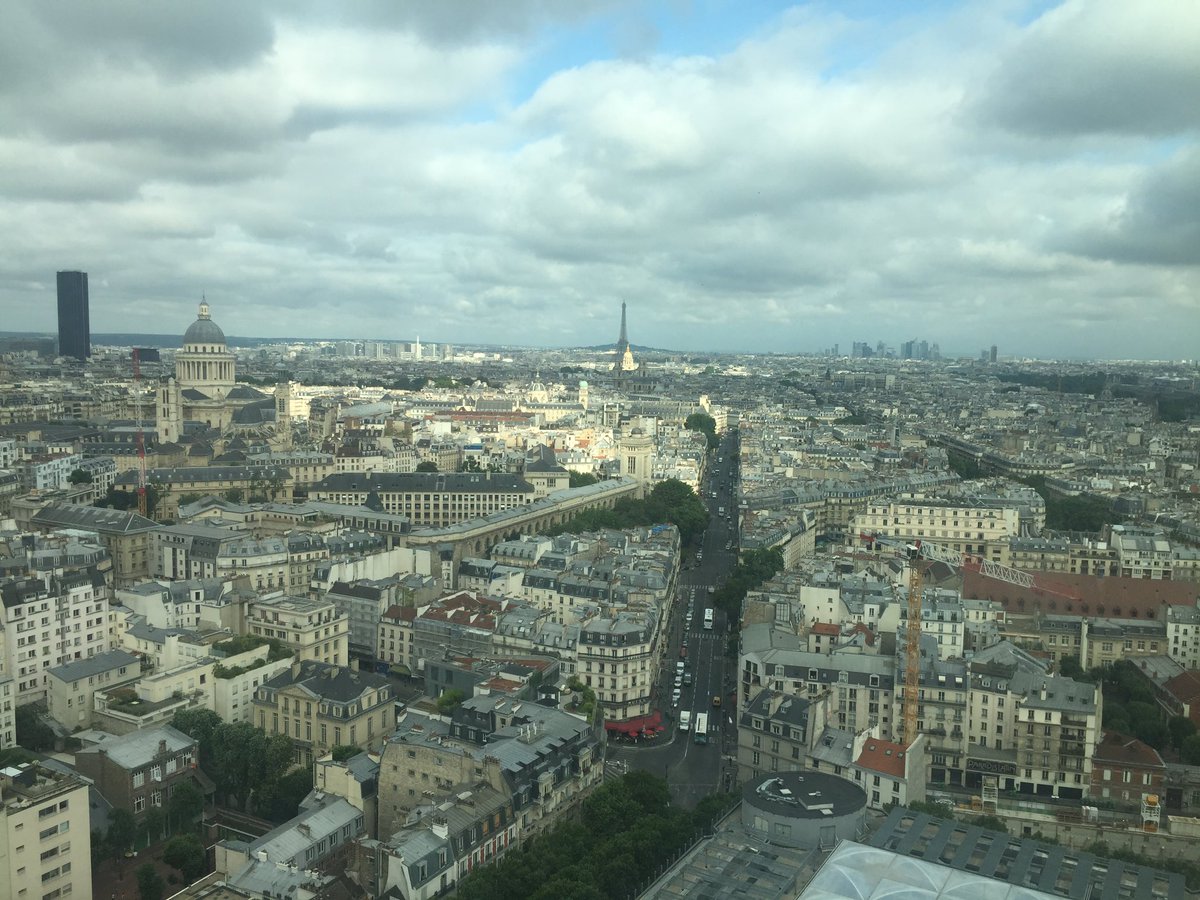 dacciwa's tweet photo. The #DACCIWA aircraft teams have been comparing data this week, with this view out over #Paris! #atmossci https://t.co/ZEvUesAWZq