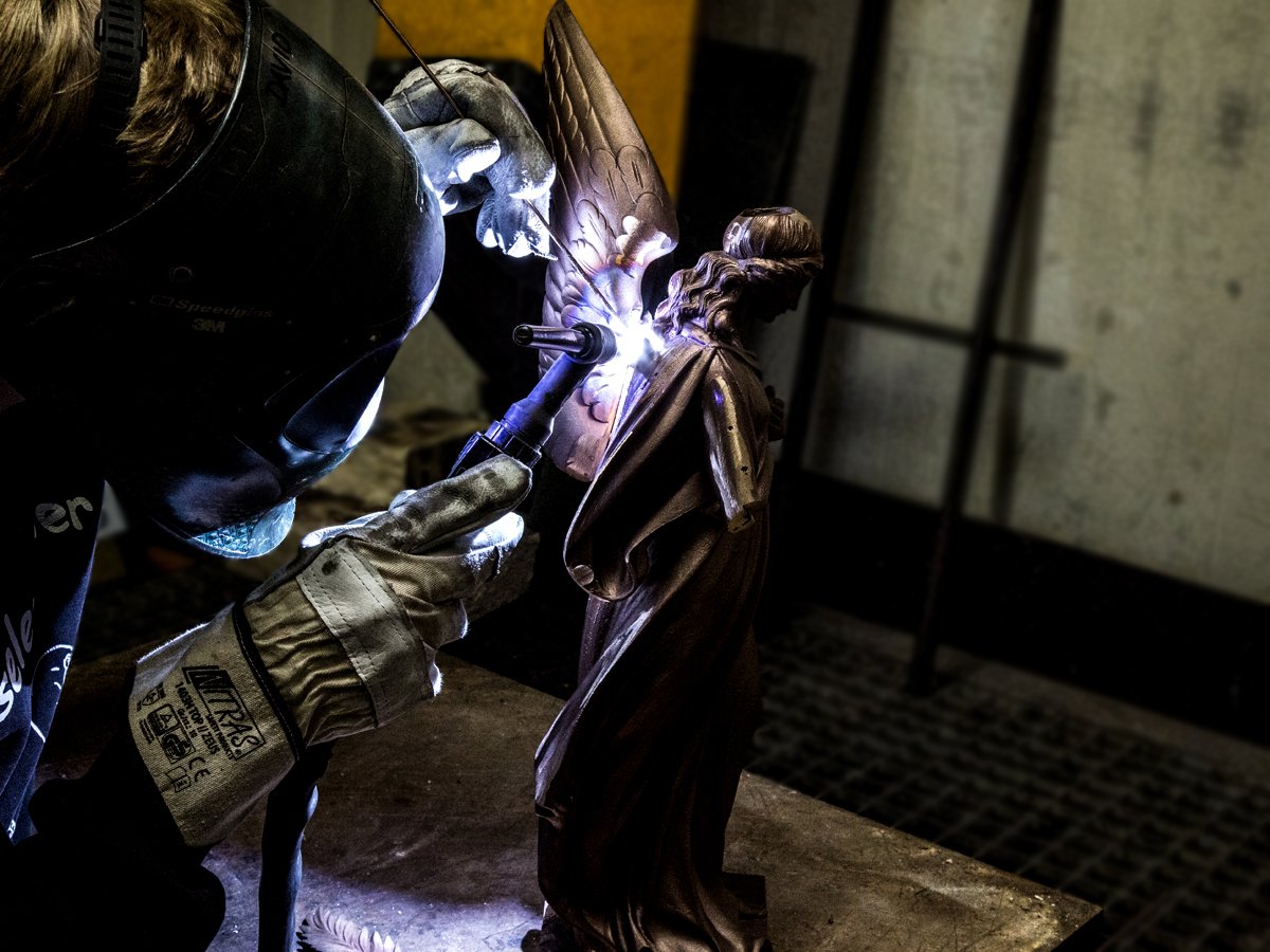 A small insight🕵️ into the professional work of the Ziseleur at Strassacker...
Learn more: 👉 https://t.co/2rQtTHHAF7 #strassacker #art https://t.co/RcwlKJervT