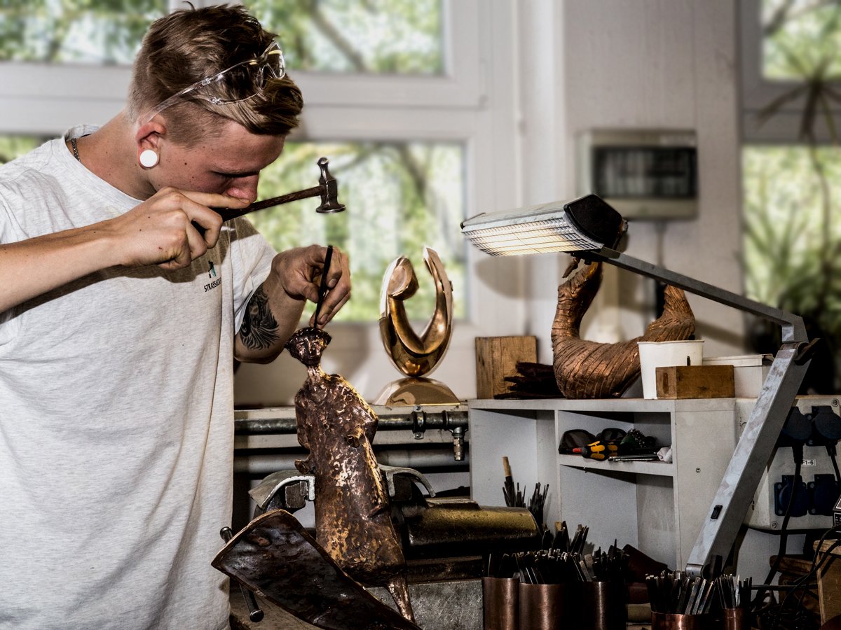 Strassacker1919's tweet image. A small insight🕵️ into the professional work of the Ziseleur at Strassacker...
Learn more: 👉 bit.ly/2t22dl1 #strassacker #art