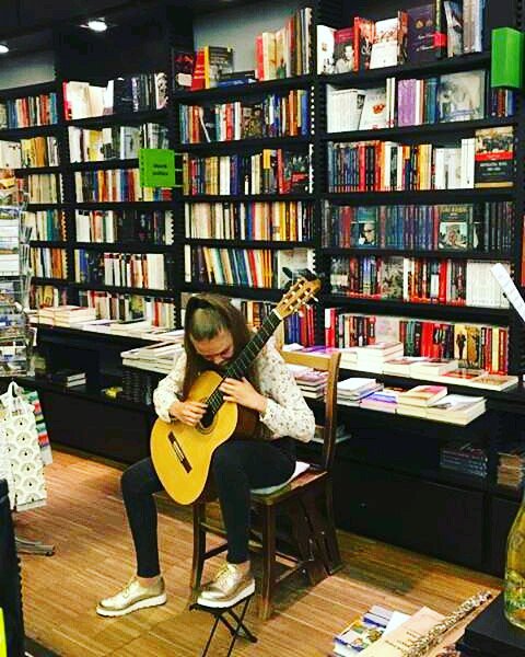 MariaSchipor_'s tweet photo. #music #guitar #classical #recital https://t.co/EOdV1DS0xE