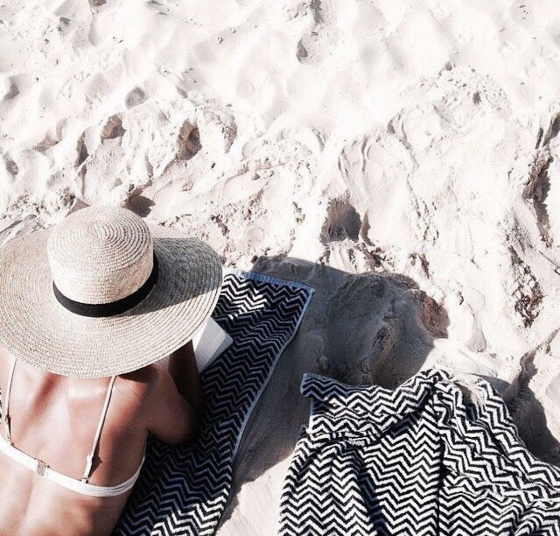 LunaBayStore's tweet photo. A day being a beach babe ☀️ who's with us?| #lunabaystore 🐚 https://t.co/92g8Nms3Y4