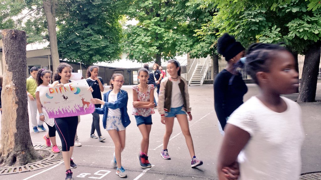 MarionRelier's tweet photo. #PorteDrapeau pour l'ouverture des #JOdeJBC @AS_JBC75 @unss @Academie_Paris #JournéeOlympique #OlympicDay @yaelboublil https://t.co/eXJjsD9e3W