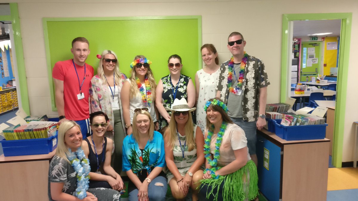 DempseyMr's tweet photo. Team Bowness, dressed for the weather (and beach day!) @Bowness_Primary https://t.co/LdT7XFVjUw