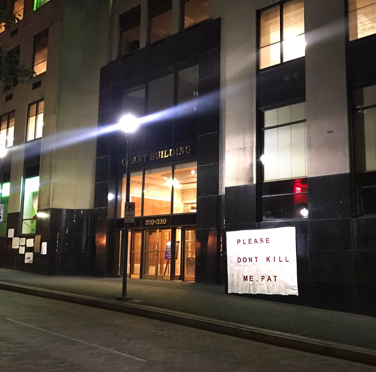 Gold_PlatedWH's tweet photo. "Please don't kill me, Pat" -- near the vigil outside of Senator Pat Toomey's Pittsburgh office. #Resistance #ACARepeal #SaveLives https://t.co/boBgrLJk6T