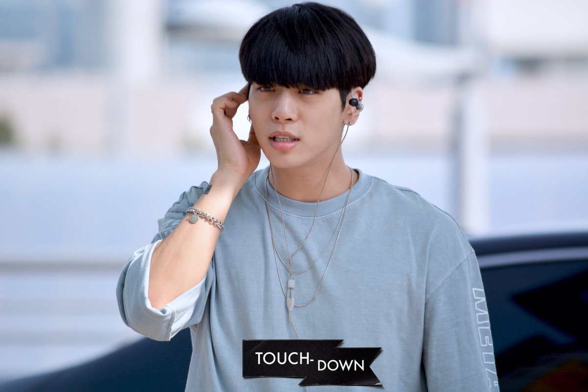 TOUCHDOWN0408's tweet photo. 170623 인천출국 @realjonghyun90 #종현 #JONGHYUN #유리병편지 #샤이니 https://t.co/jOldHjkWCx