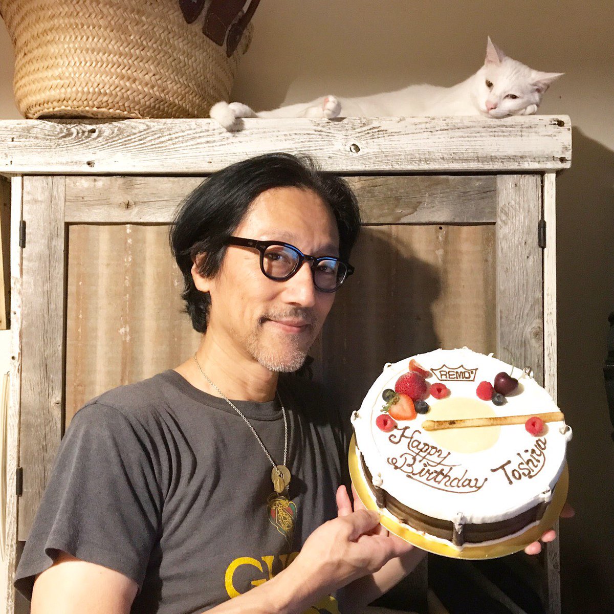 松永俊弥 Twitter પર 昨日 美里さんのリハで誕生日のお祝いをしていただきました スネアドラムのケーキです ありがとうございました