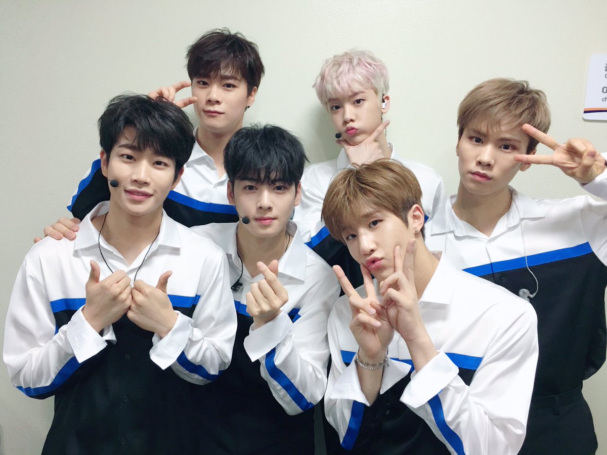 fantagiomusic_'s tweet photo. [#아스트로] 잠시 후 5시부터 아스트로가 출연하는 KBS #뮤직뱅크 가 방송됩니다😋 더위를 한방에 물리칠 #Baby 무대는 금요일에도 본방사수!😍 아로하 조금만 기다려~🙌 https://t.co/p4RzIEVRW5