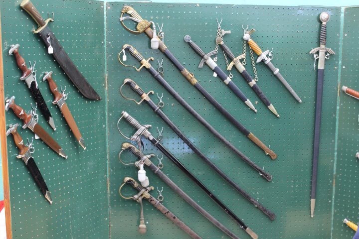 NorfolkFairs's tweet photo. #Thetford #militaria fair Sun 02/07
#WWI #WWII #deacts #bayonets #swords @militariafair @CinquePortsMil @ThetRemembers @visit_norfolk https://t.co/QEMHAkxr5R
