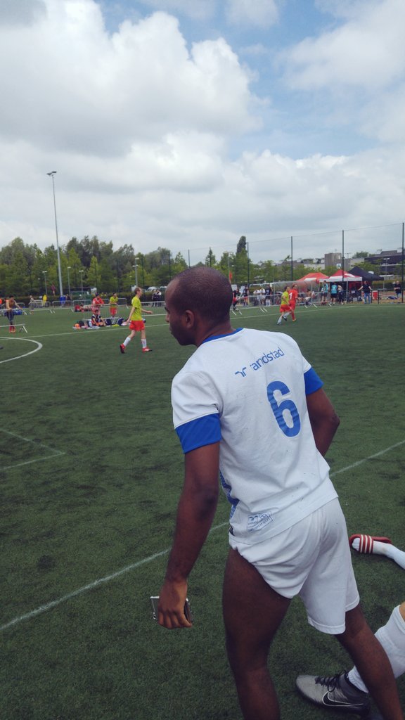 Dat gaat lekker #TEAMICA🔥! Door naar de kwartfinale⚽ om 14u tegen 🇫🇷
<a href="/EUCompanyGames/">EuropeanCompanyGames</a> #ECSG2017 #godutchies #voorgoud