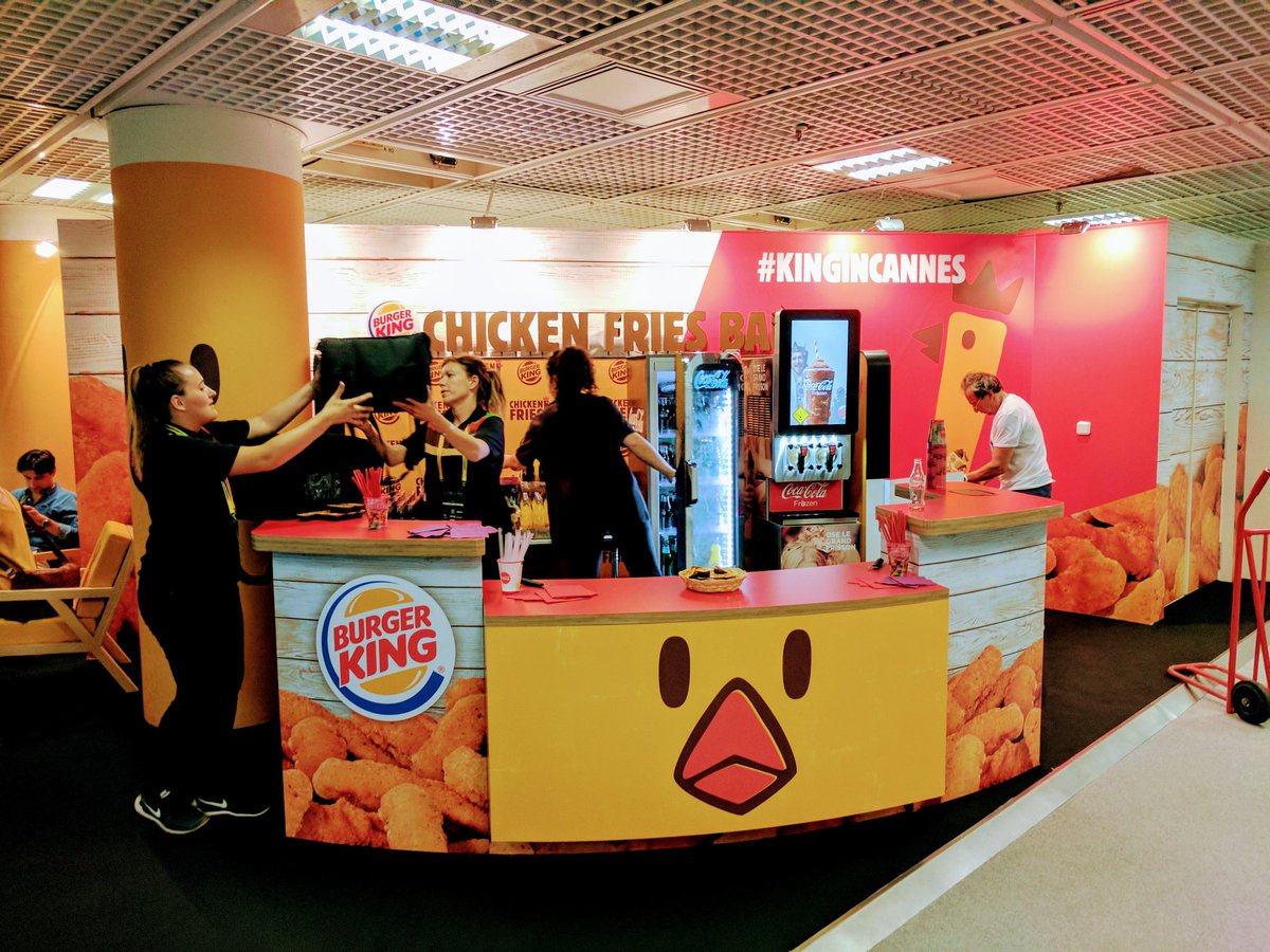 TechandData's tweet photo. #kingincannes taking care of us with #tasty #chickenfries @Cannes_Lions #pmreporters @BurgerKing #thankyou https://t.co/KrvevxfPJe