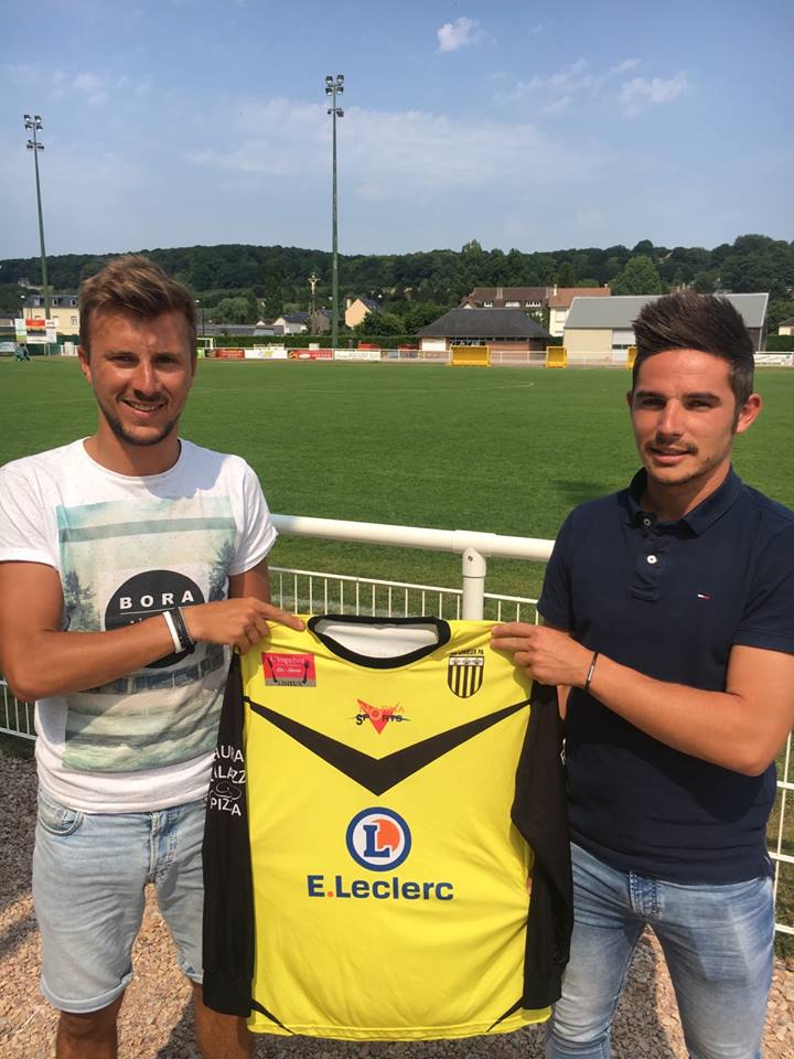 Première recue : 
 Prénom : Damien ... Nom : Lozahic Age : 26 ans  Postes : Latéral Gauche / Milieu gauche  Club quitté : AST Deauville  !!