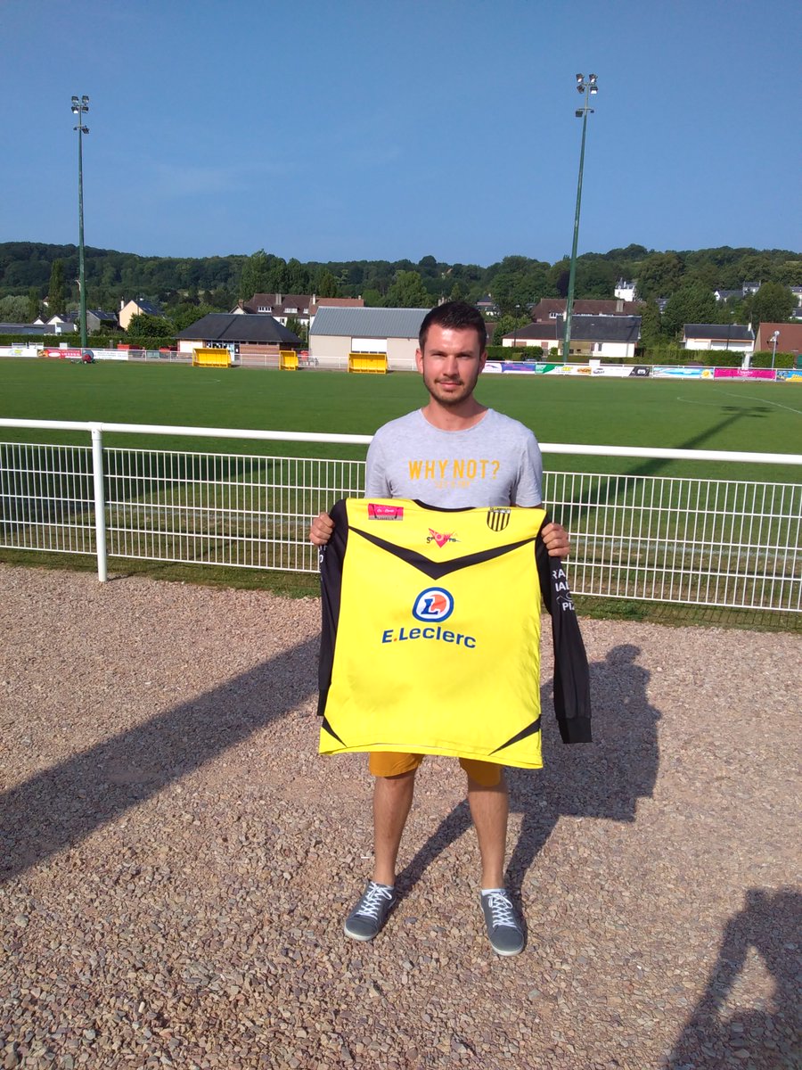 Deuxième recrue : 
Nom : DUBOIS.Prénom : Thomas Age : 24 ans  Poste : Milieu défensif  Club Quitté : Saint Sauveur !! 
Bienvenue à la maison