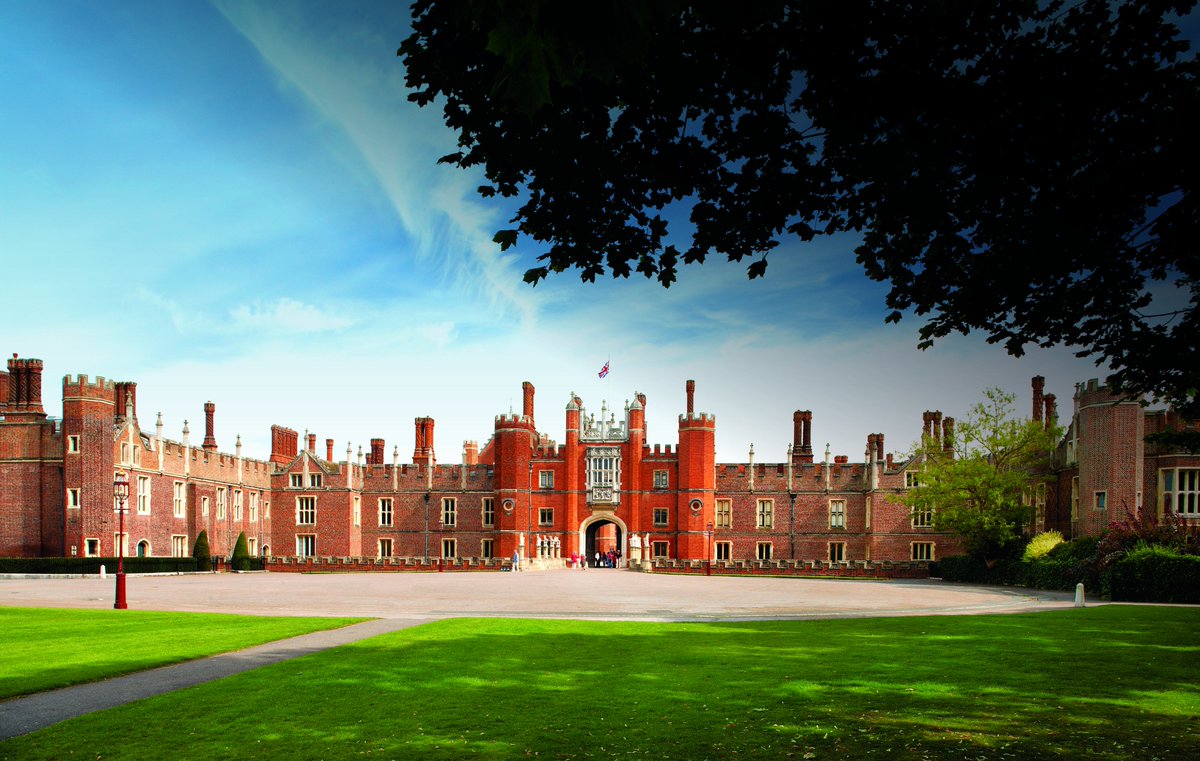 We are recruiting!#HamptonCourtPalace is looking for a new events executive to join the team bit.ly/2nHyXNO  #eventjobs #eventprofs